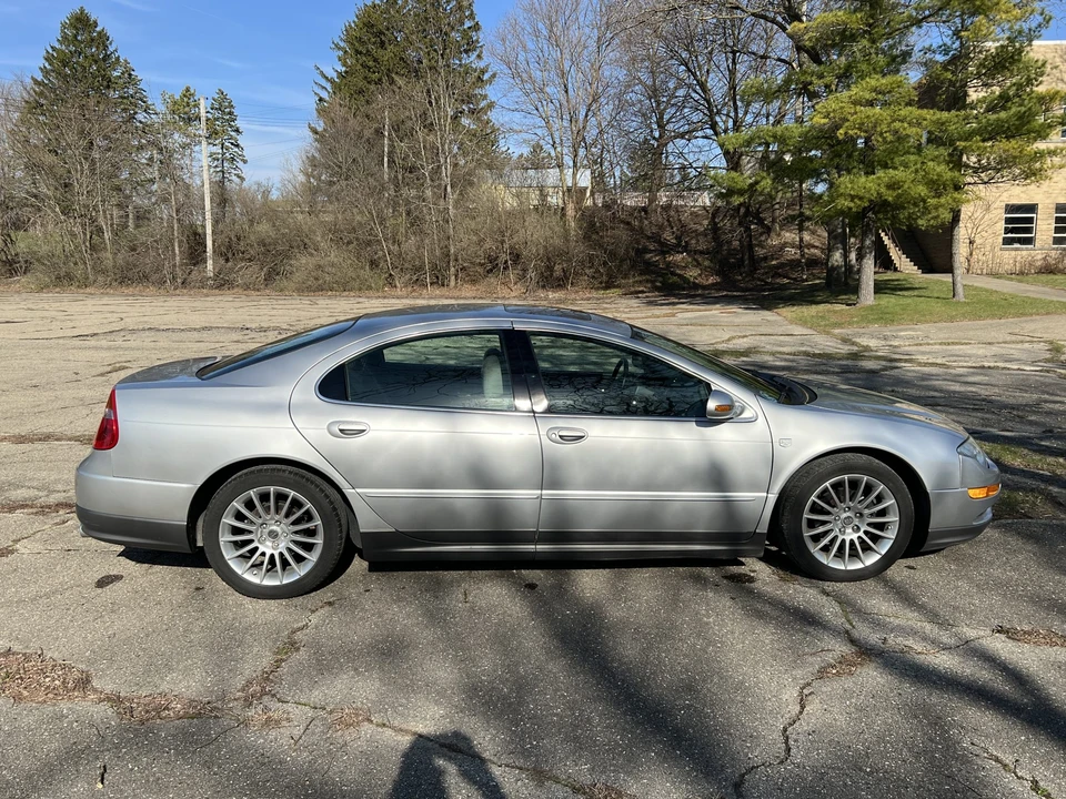 2002 Chrysler 300 - Image 7 of 31