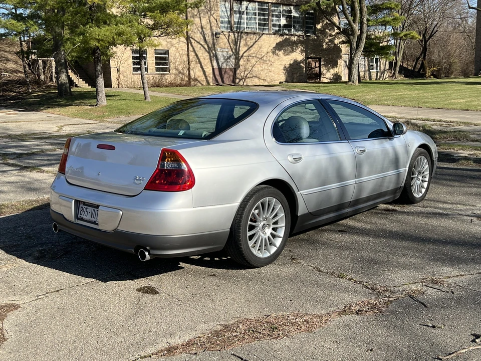 2002 Chrysler 300 - Image 6 of 31