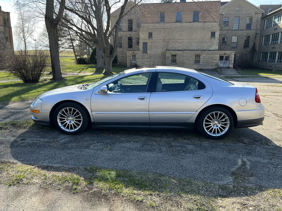 2002 Chrysler 300 - Image 3 of 31
