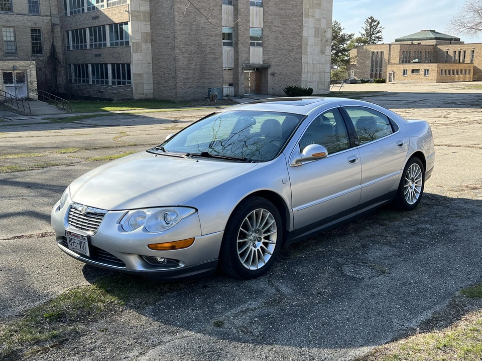 2002 Chrysler 300 - Image 2 of 31
