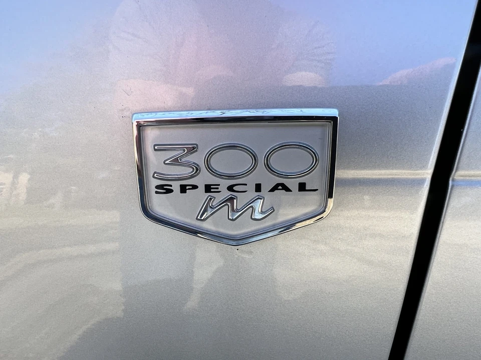 2002 Chrysler 300 - Image 18 of 31