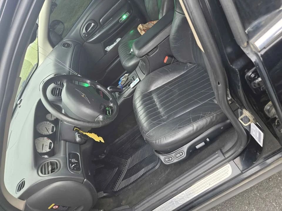 2002 Chrysler 300 - Image 5 of 8