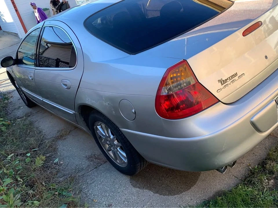 2002 Chrysler 300 - Image 4 of 4