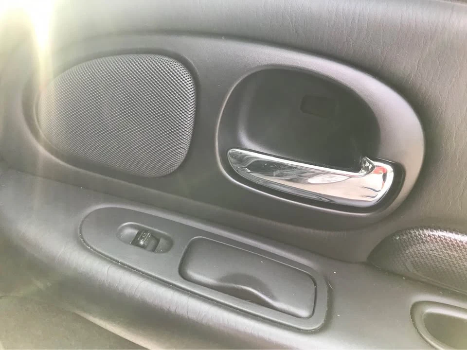 2002 Chrysler 300 - Image 18 of 19