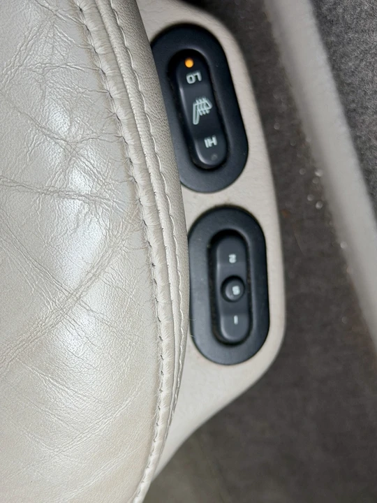 2002 Chrysler Concorde - Image 18 of 20