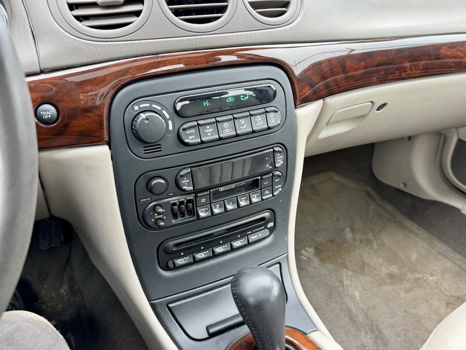 2002 Chrysler Concorde - Image 12 of 20