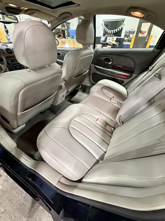 2002 Chrysler Concorde - Image 17 of 20