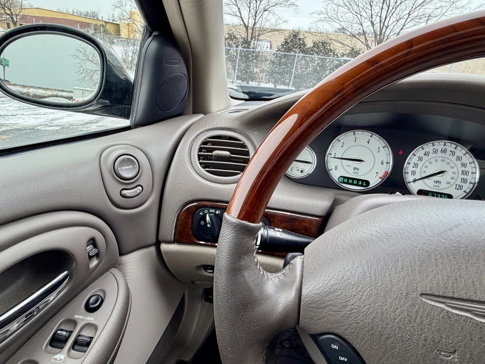 2002 Chrysler Concorde - Image 16 of 20