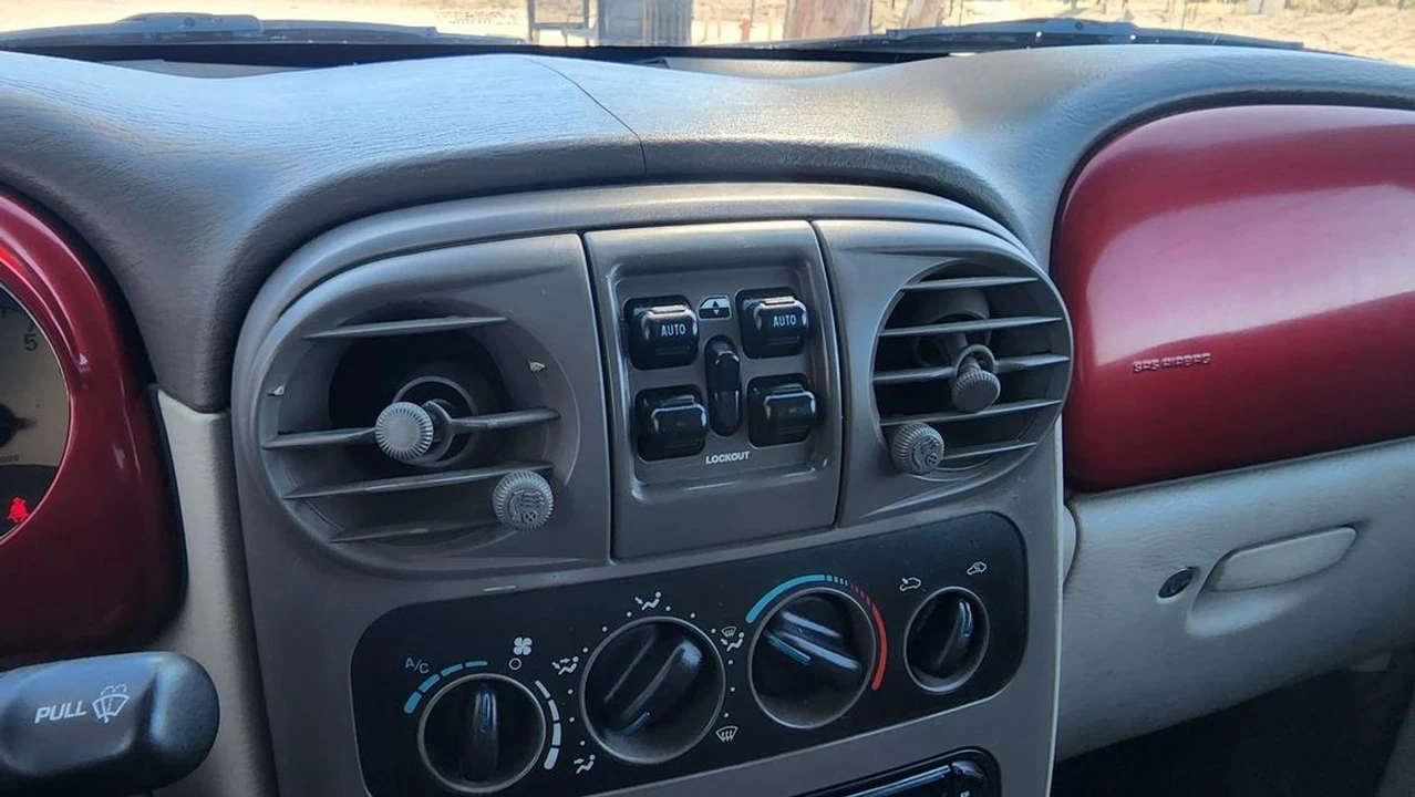 2002 Chrysler PT Cruiser - Image 20 of 21