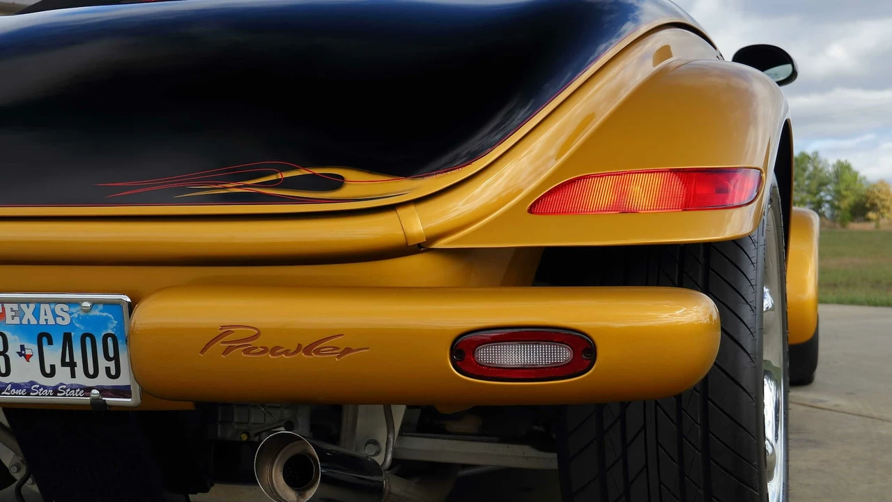 2002 Chrysler Prowler - Image 17 of 25
