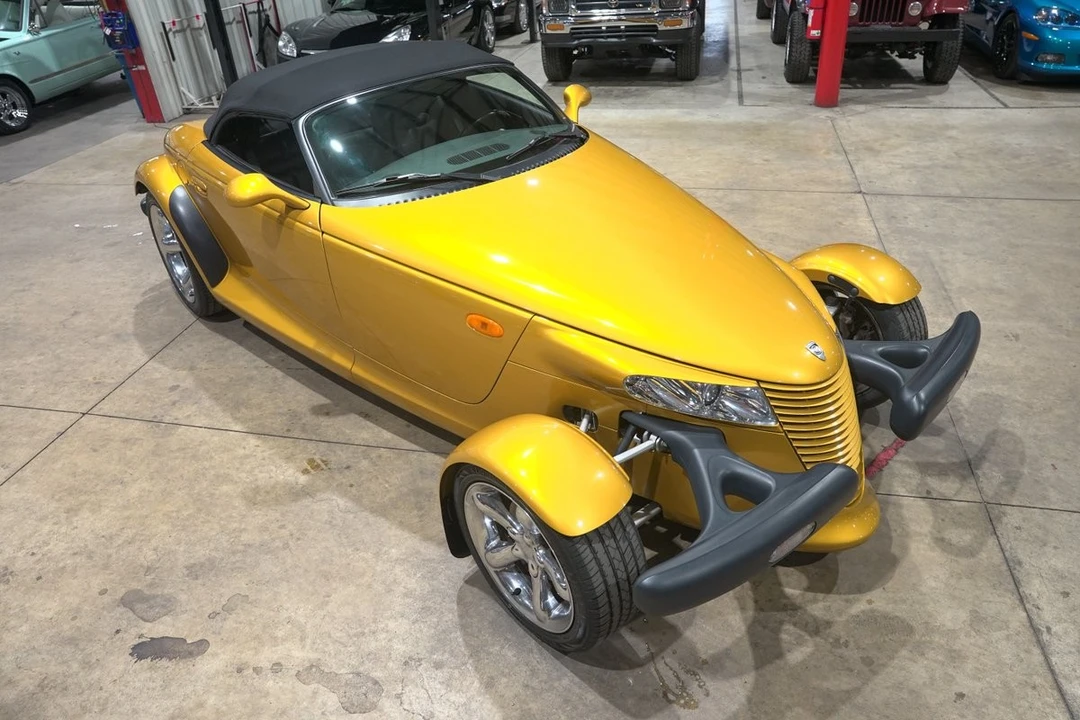 2002 Chrysler Prowler - Image 28 of 31