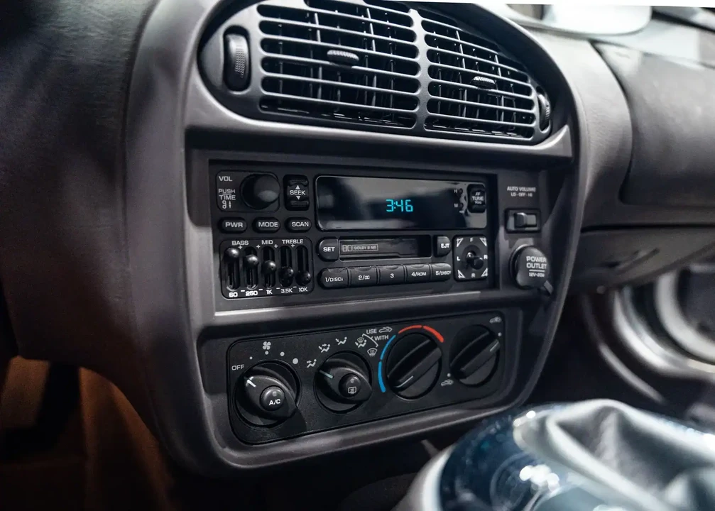 2002 Chrysler Prowler - Image 14 of 22