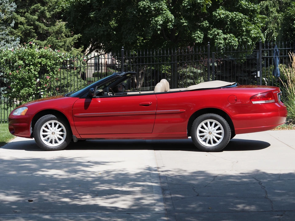 2002 Chrysler Sebring - Image 10 of 31