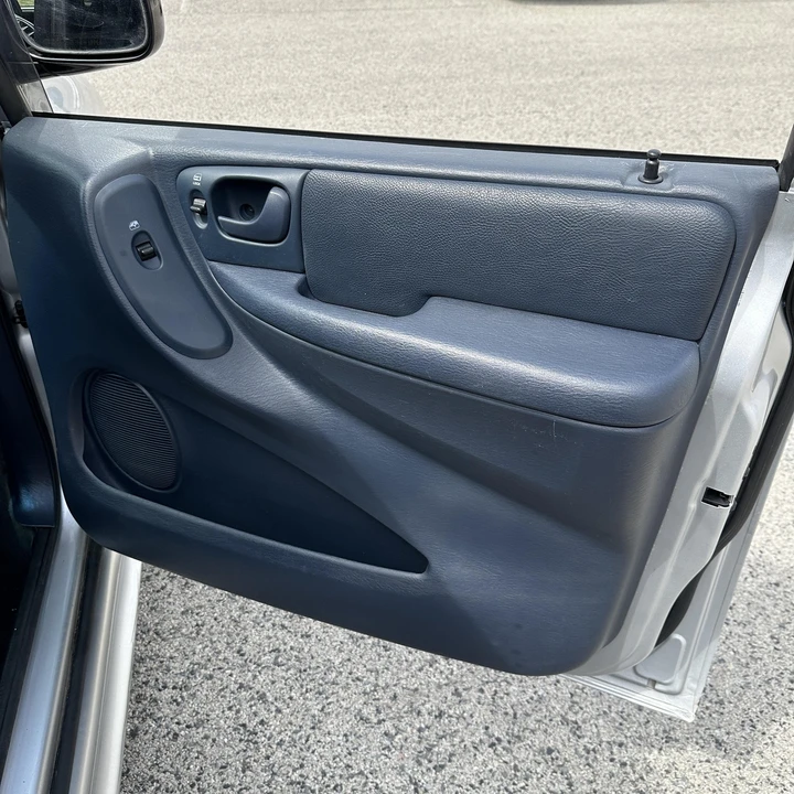 2002 Chrysler Town & Country - Image 17 of 21