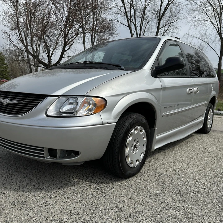 2002 Chrysler Town & Country - Image 11 of 21