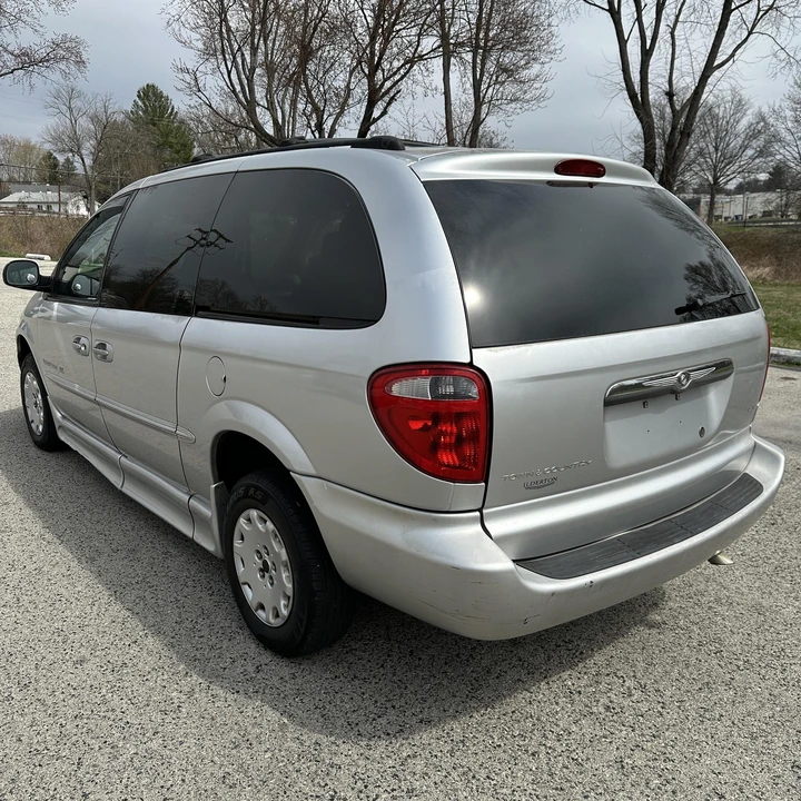 2002 Chrysler Town & Country - Image 8 of 21