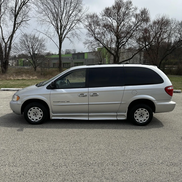 2002 Chrysler Town & Country - Image 9 of 21