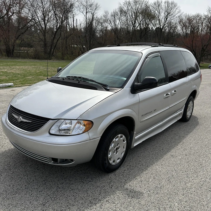 2002 Chrysler Town & Country - Image 10 of 21