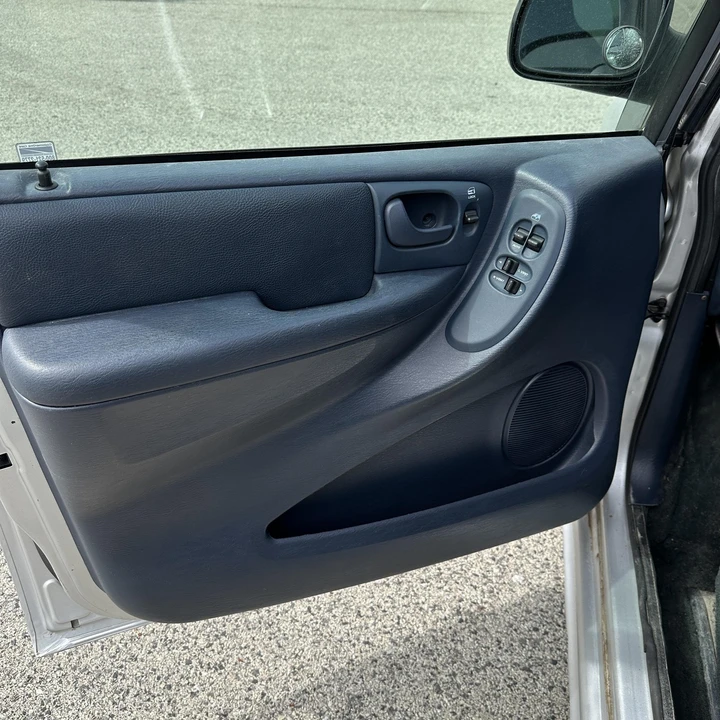 2002 Chrysler Town & Country - Image 15 of 21