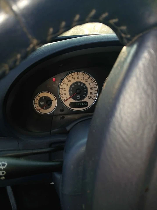 2002 Chrysler Town & Country - Image 2 of 5