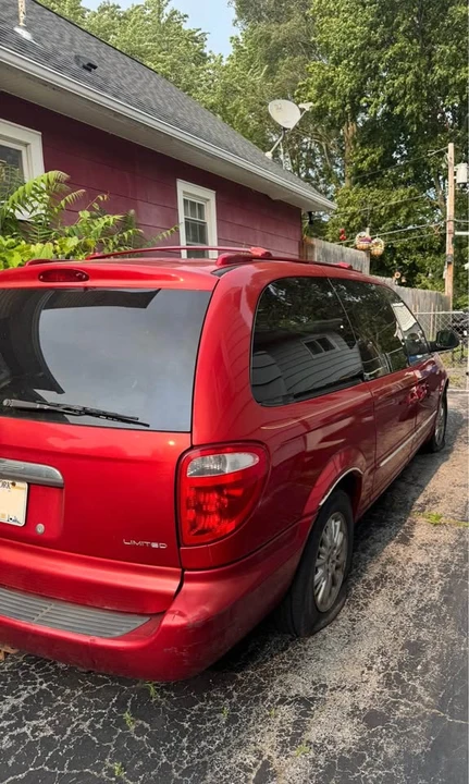 2002 Chrysler Town & Country - Image 2 of 4