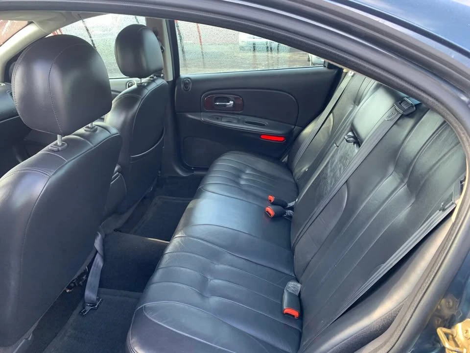 2002 Chrysler Concorde - Image 10 of 14