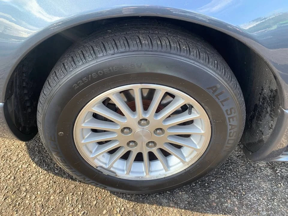 2002 Chrysler Concorde - Image 8 of 14