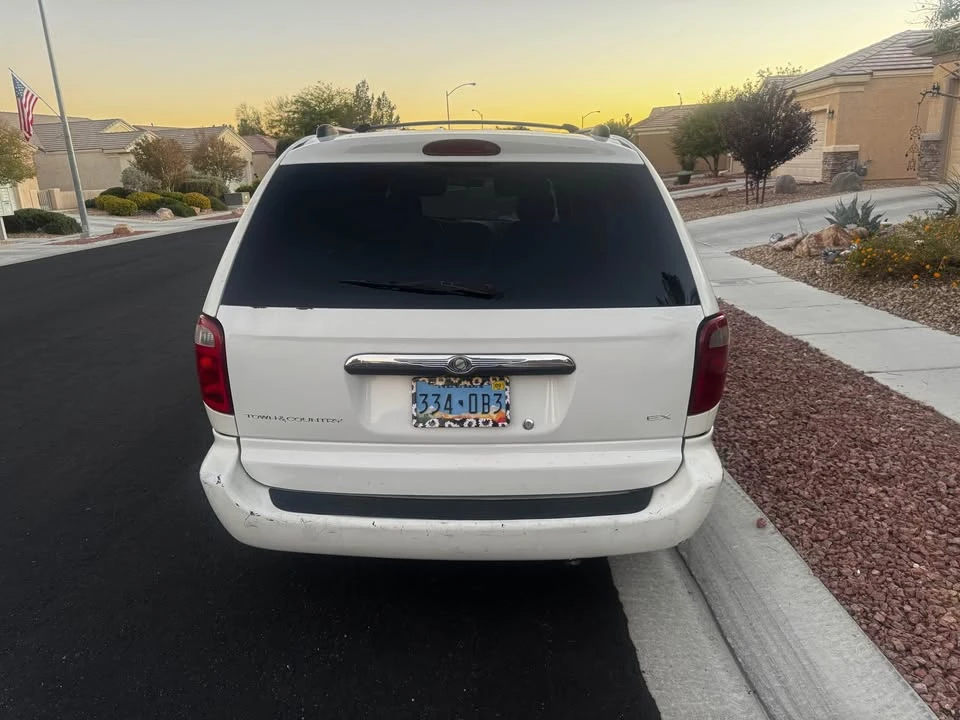 2002 Chrysler Town & Country - Image 3 of 13
