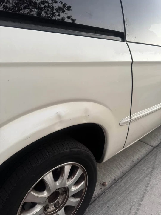 2002 Chrysler Town & Country - Image 4 of 13