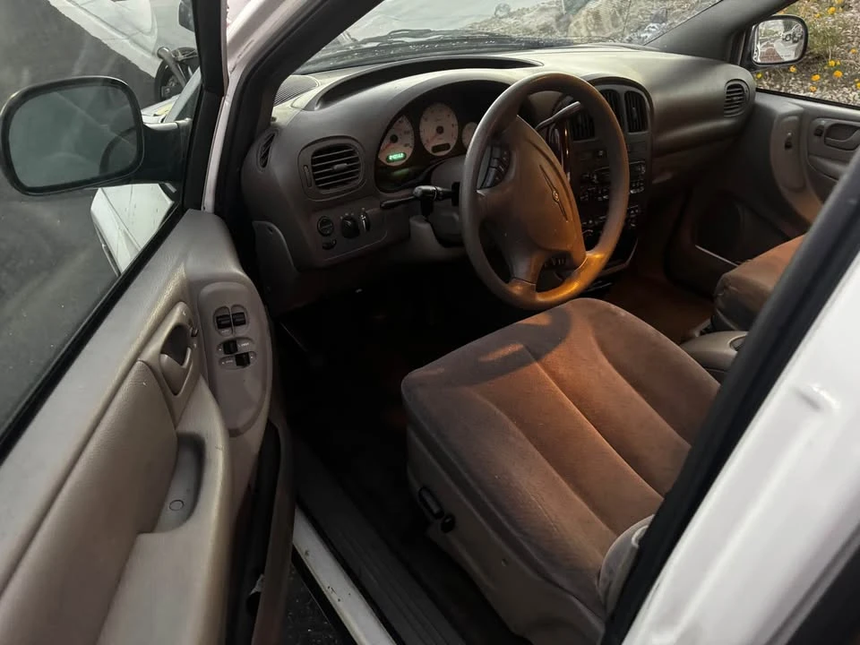 2002 Chrysler Town & Country - Image 11 of 13