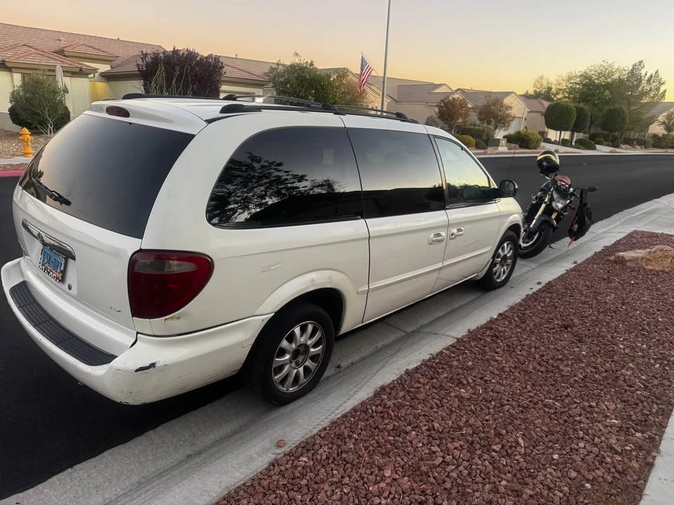 2002 Chrysler Town & Country - Image 2 of 13