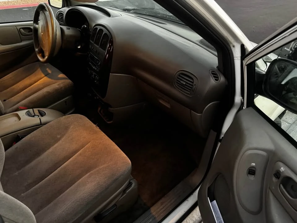 2002 Chrysler Town & Country - Image 9 of 13