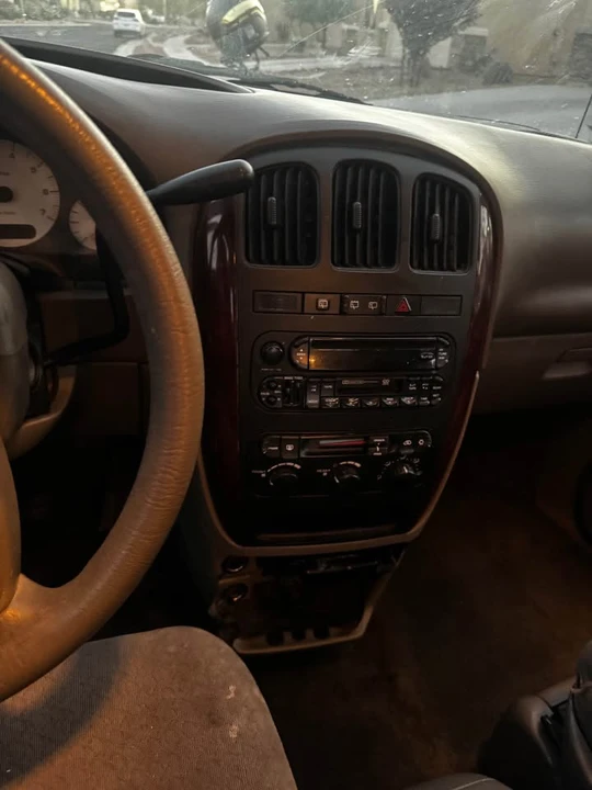 2002 Chrysler Town & Country - Image 12 of 13