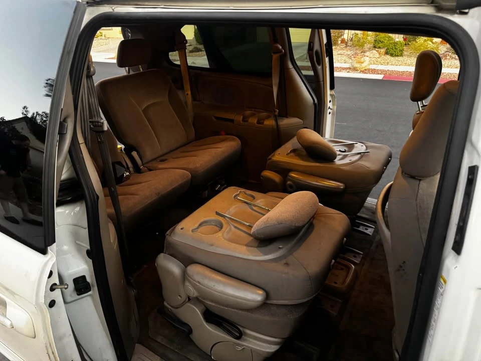 2002 Chrysler Town & Country - Image 8 of 13