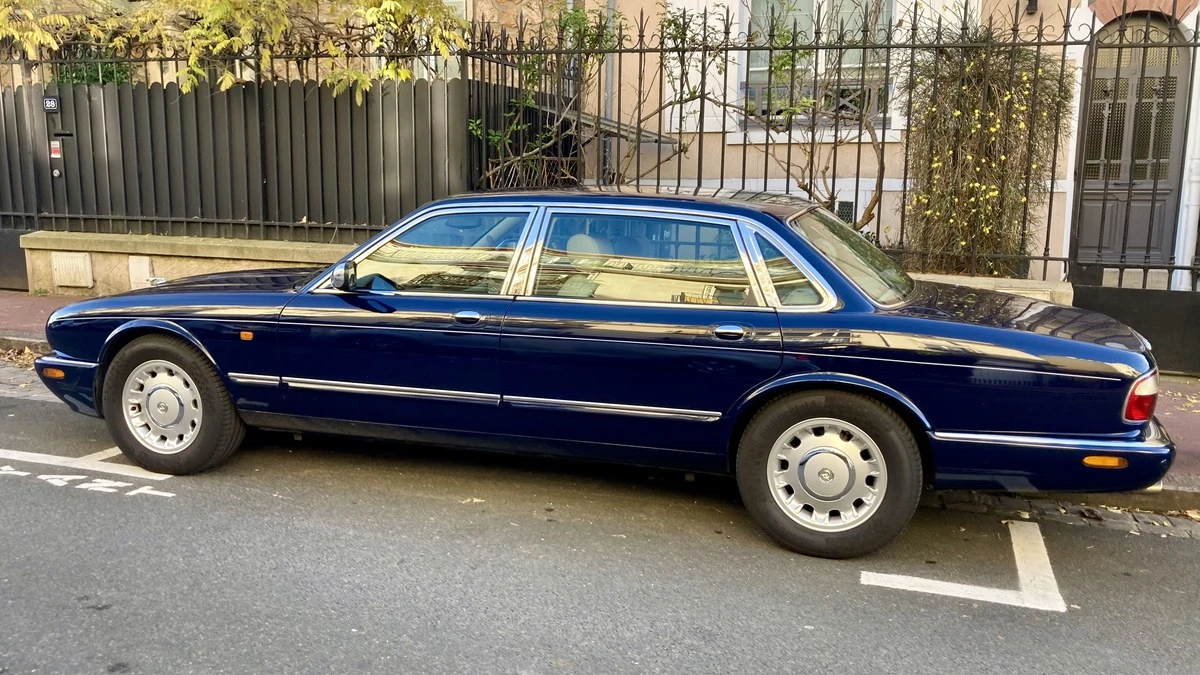2002 Daimler - Image 4 of 30