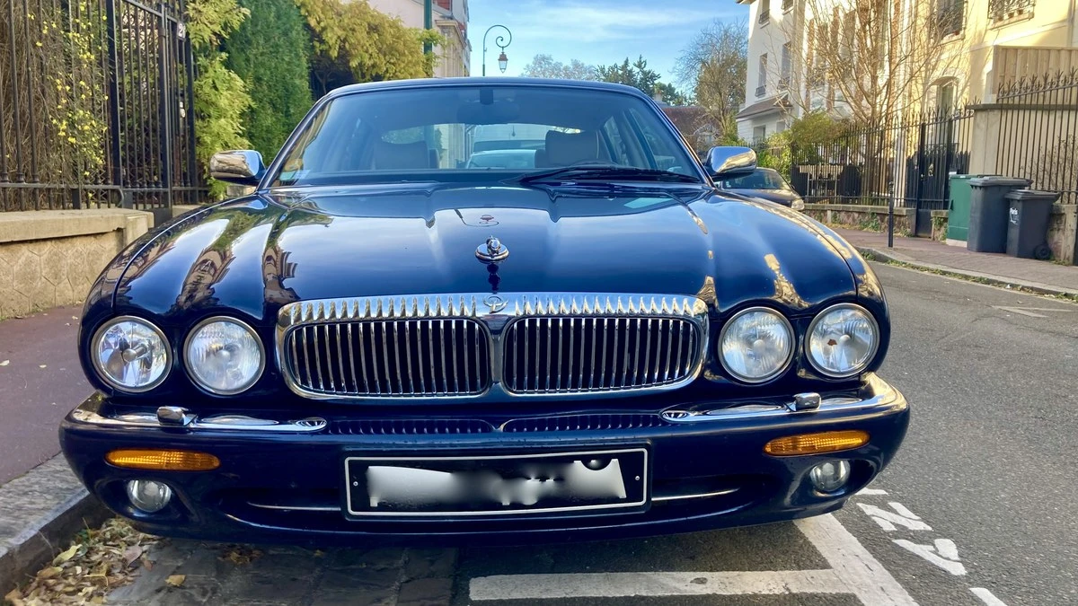 2002 Daimler - Image 2 of 30