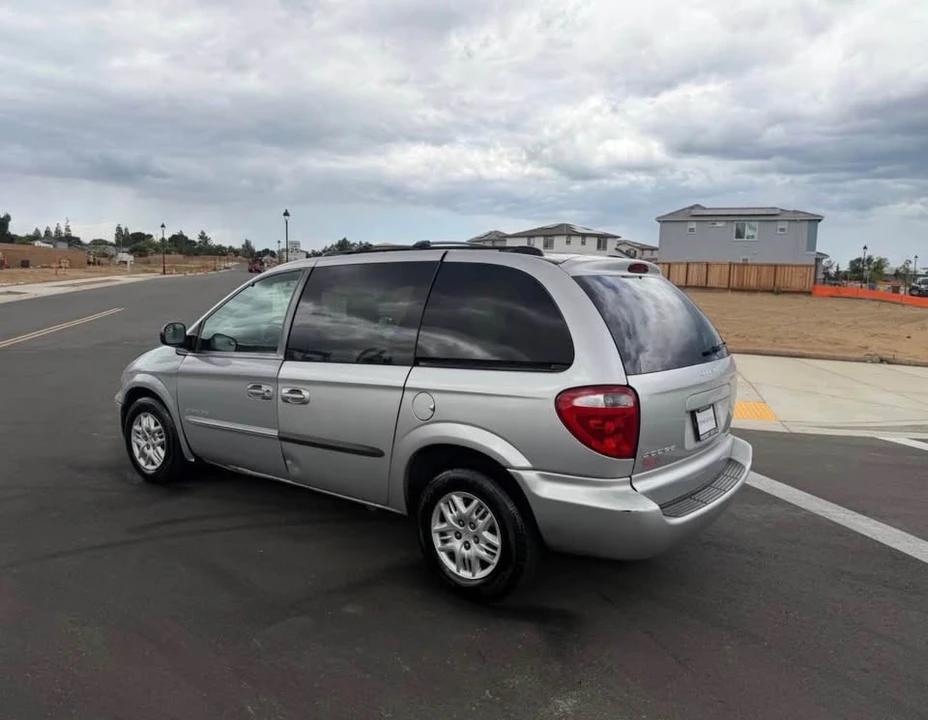 2002 Dodge Caravan - Image 6 of 13