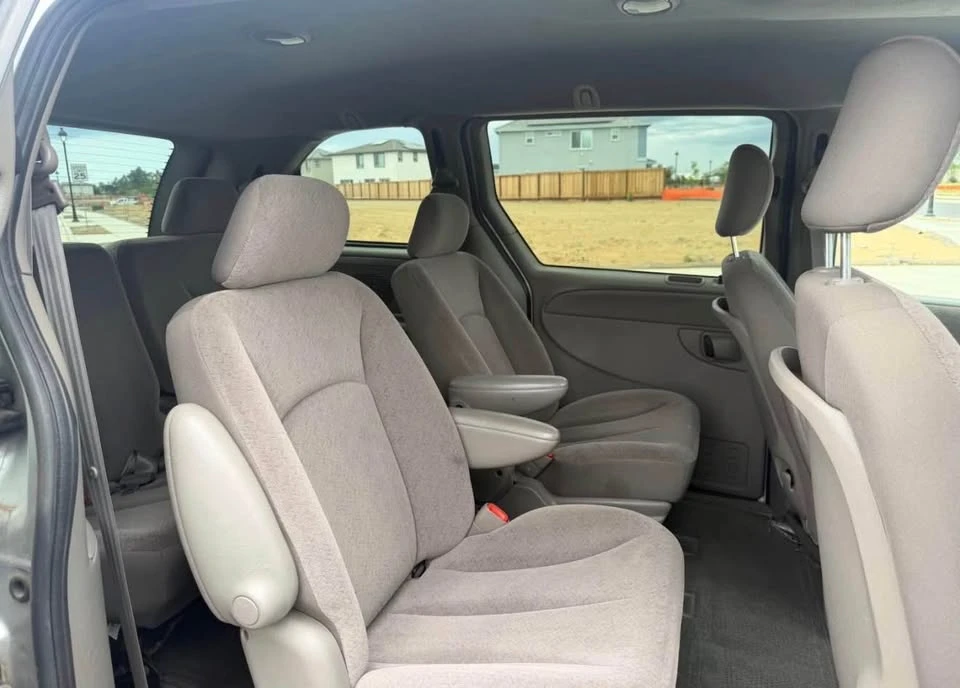 2002 Dodge Caravan - Image 9 of 13