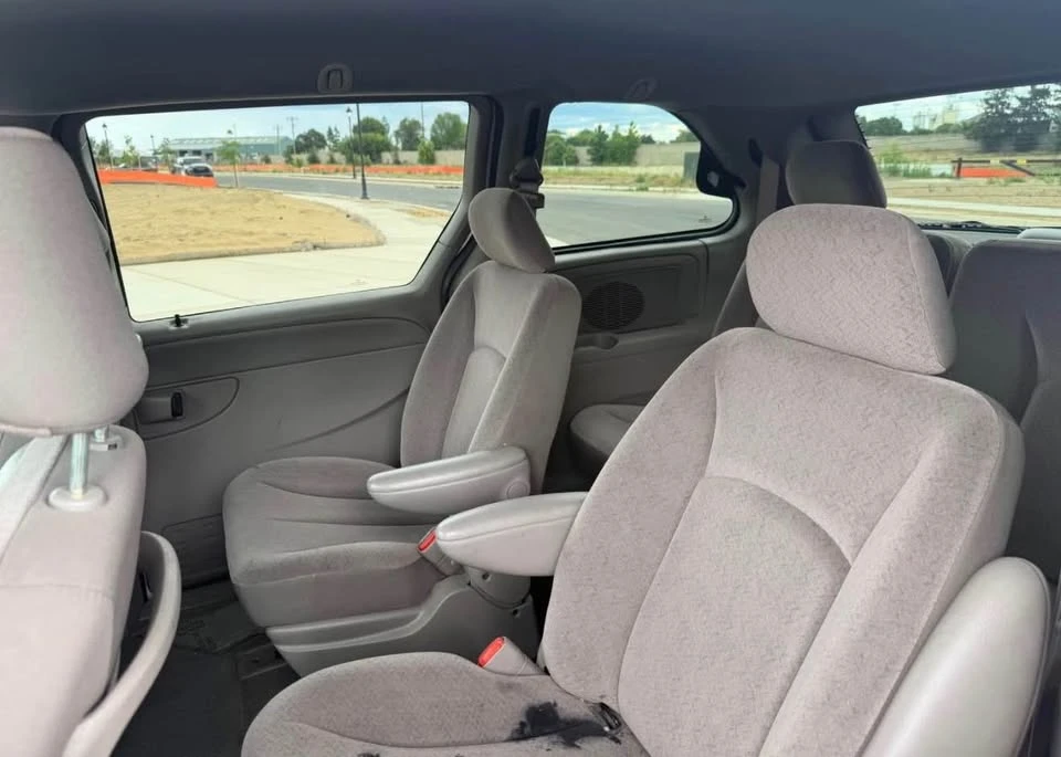 2002 Dodge Caravan - Image 10 of 13