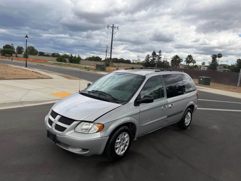 2002 Dodge Caravan - Image 4 of 13