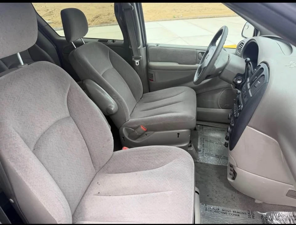 2002 Dodge Caravan - Image 8 of 13