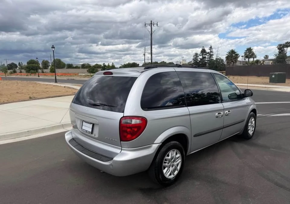 2002 Dodge Caravan - Image 3 of 13