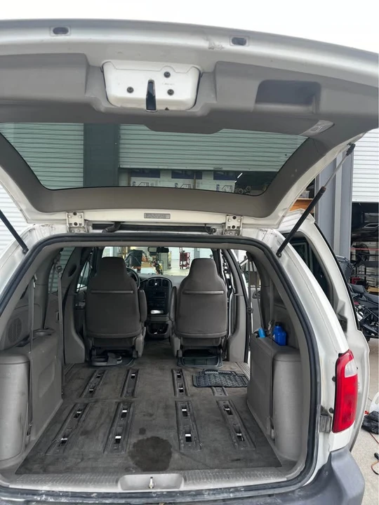 2002 Dodge Caravan - Image 9 of 9