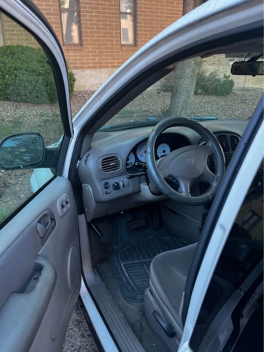 2002 Dodge Caravan - Image 5 of 9