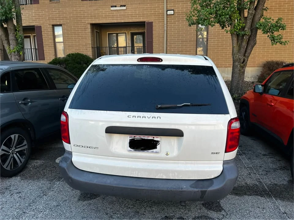 2002 Dodge Caravan - Image 2 of 9