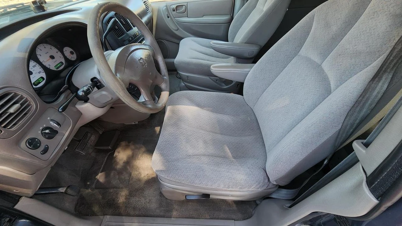 2002 Dodge Caravan - Image 14 of 21