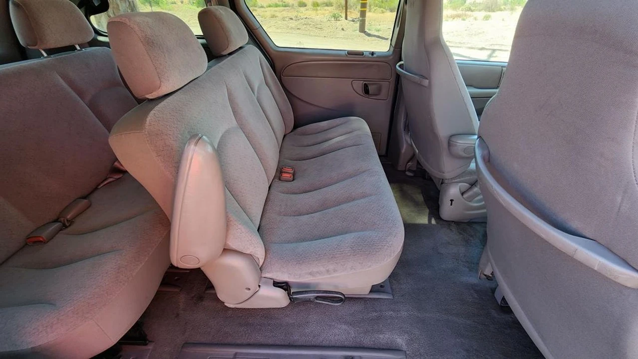 2002 Dodge Caravan - Image 17 of 21