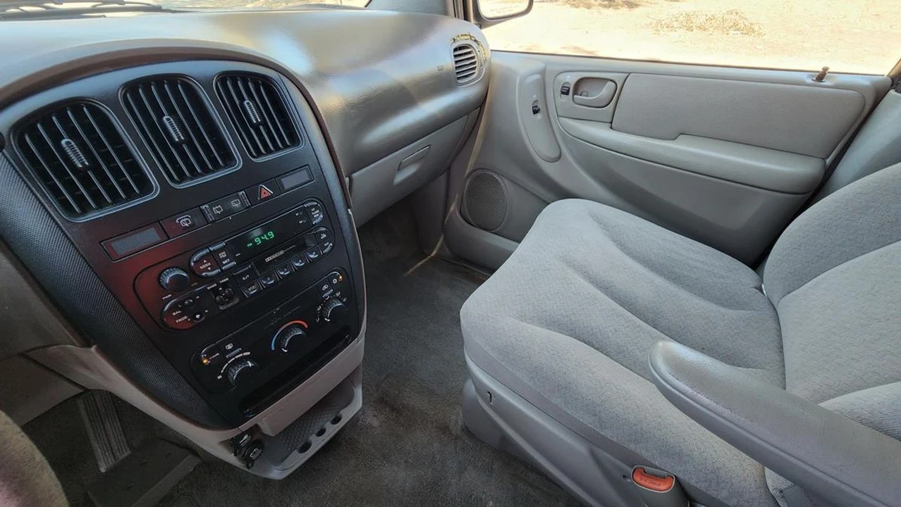 2002 Dodge Caravan - Image 19 of 21