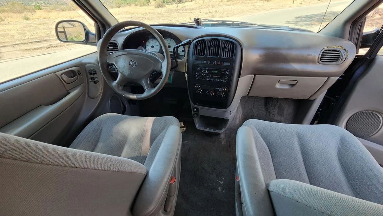 2002 Dodge Caravan - Image 8 of 12