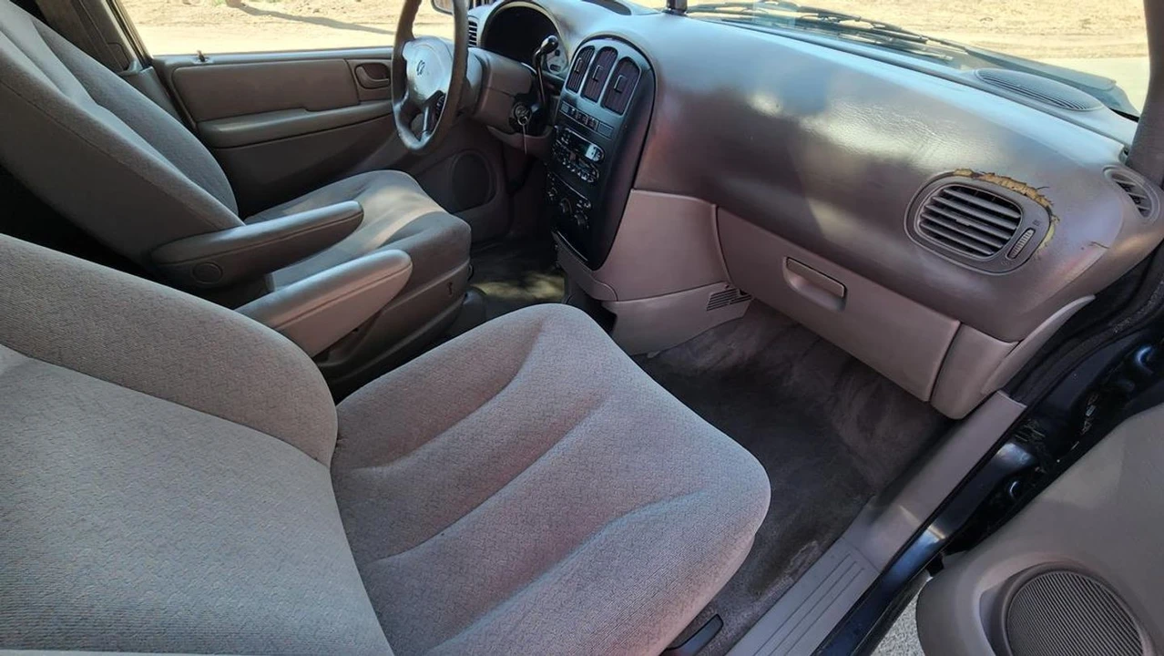 2002 Dodge Caravan - Image 10 of 12